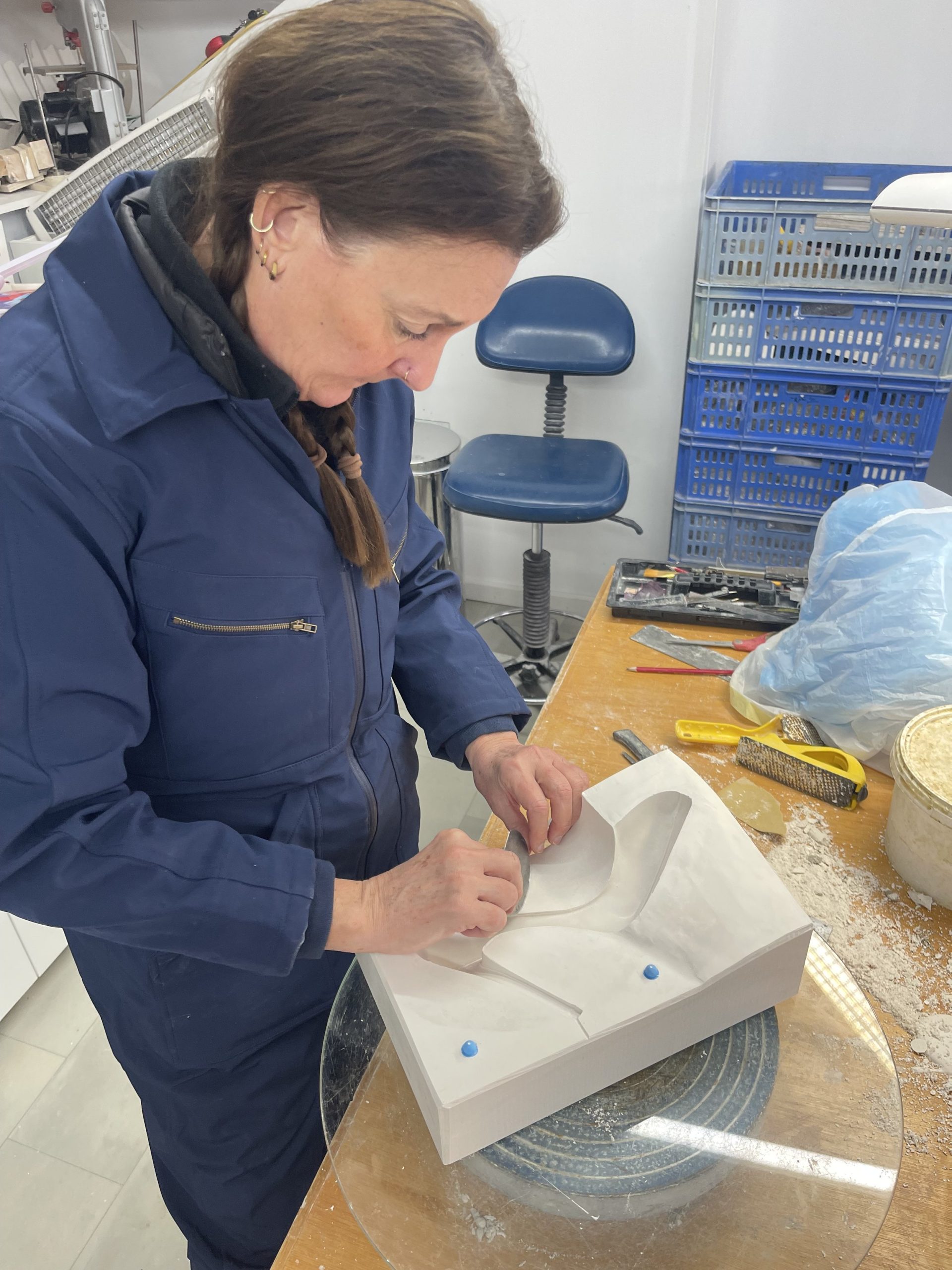  Cleaning the plaster mould surfaces. 