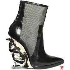  Quilici and Roma ‘greyhound shoe.’ 
