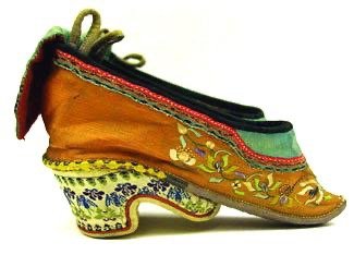  Golden lotus shoe 